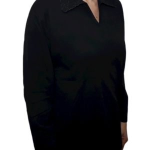 Μπλούζα μακό μακρύ μανίκι μαύρη με γιακά και κέντημα στο γιακά ελληνικής ραφής, 100% βαμβάκι.