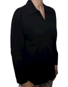 Μπλούζα μακό μακρύ μανίκι μαύρη με γιακά και κέντημα στο γιακά ελληνικής ραφής, 100% βαμβάκι.